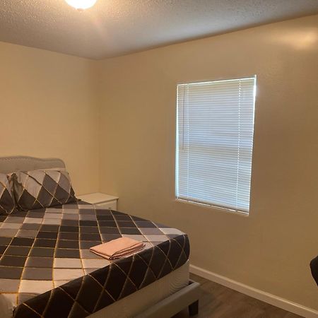 Private Queen Bedroom C Shared Common Spaces Fort Pierce Exterior photo