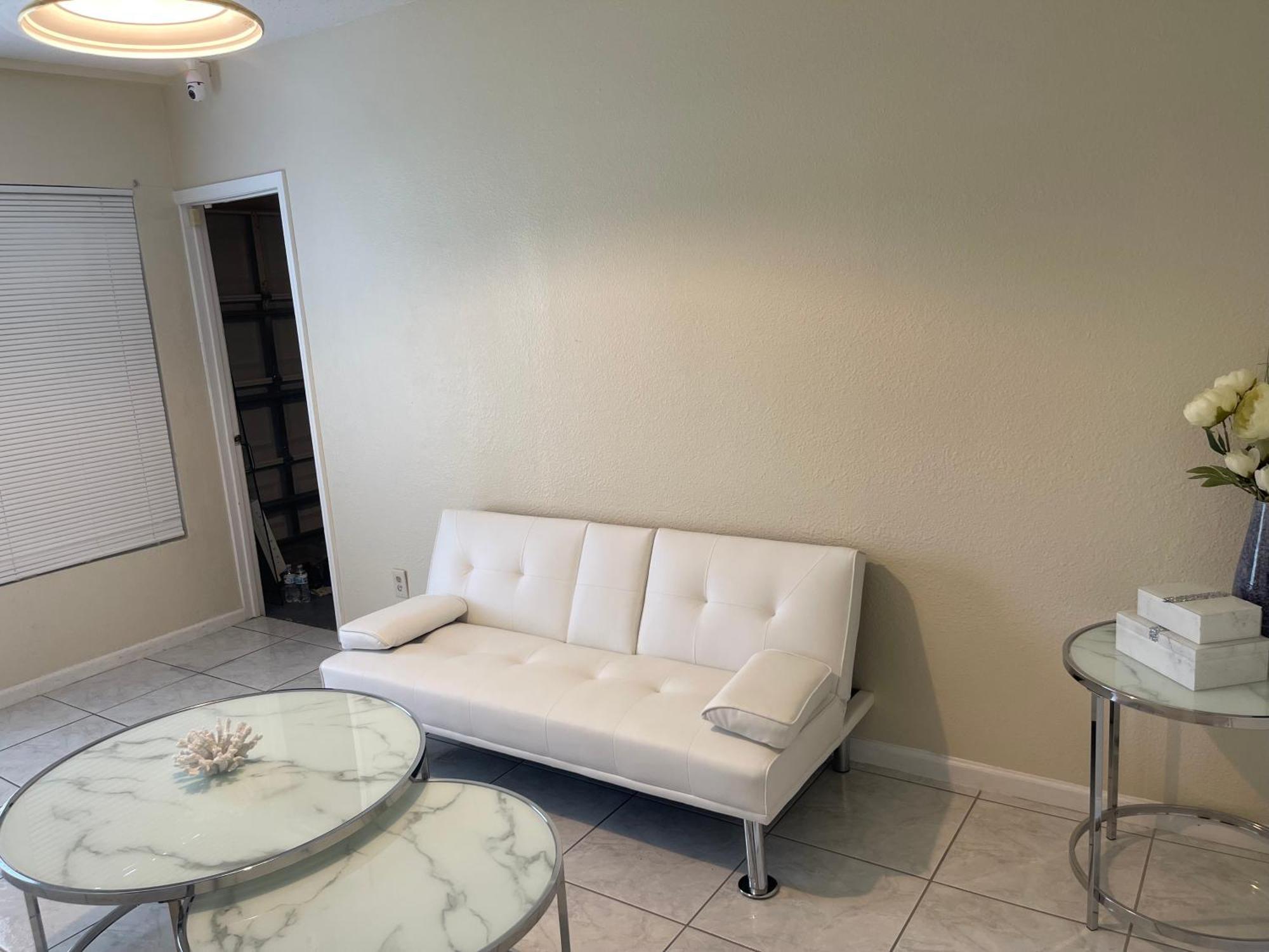 Private Queen Bedroom C Shared Common Spaces Fort Pierce Exterior photo