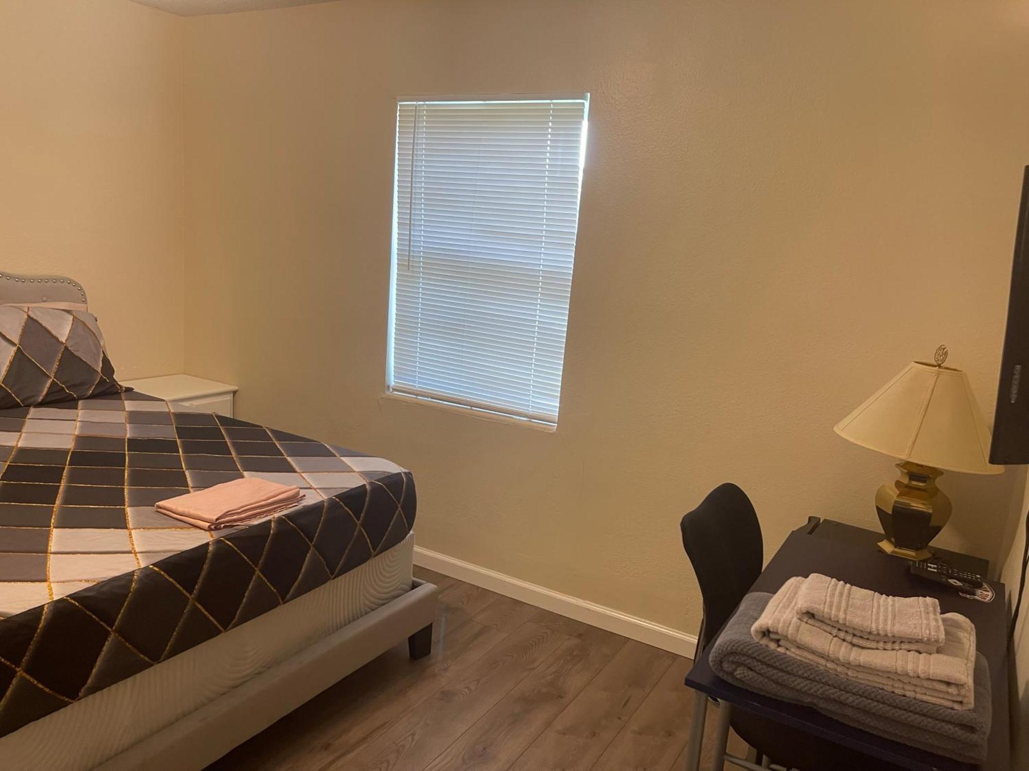 Private Queen Bedroom C Shared Common Spaces Fort Pierce Exterior photo
