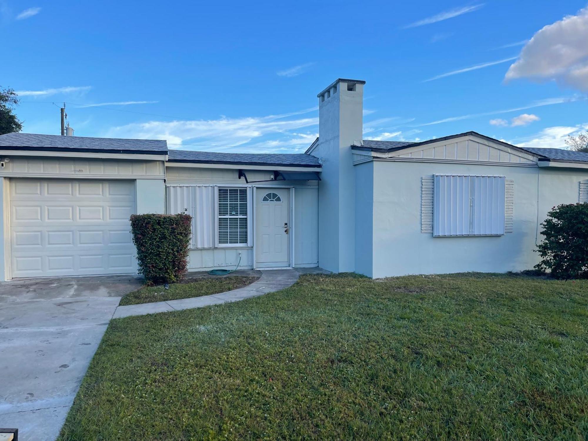 Private Queen Bedroom C Shared Common Spaces Fort Pierce Exterior photo